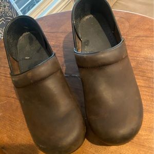 Dansko Womens Brown Oiled Leather Professional Slip On Work Clogs Shoes Size 39